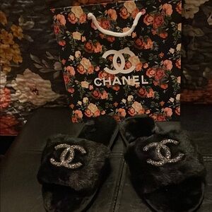 Fashion ***Black Fur Slippers with Silver Logo